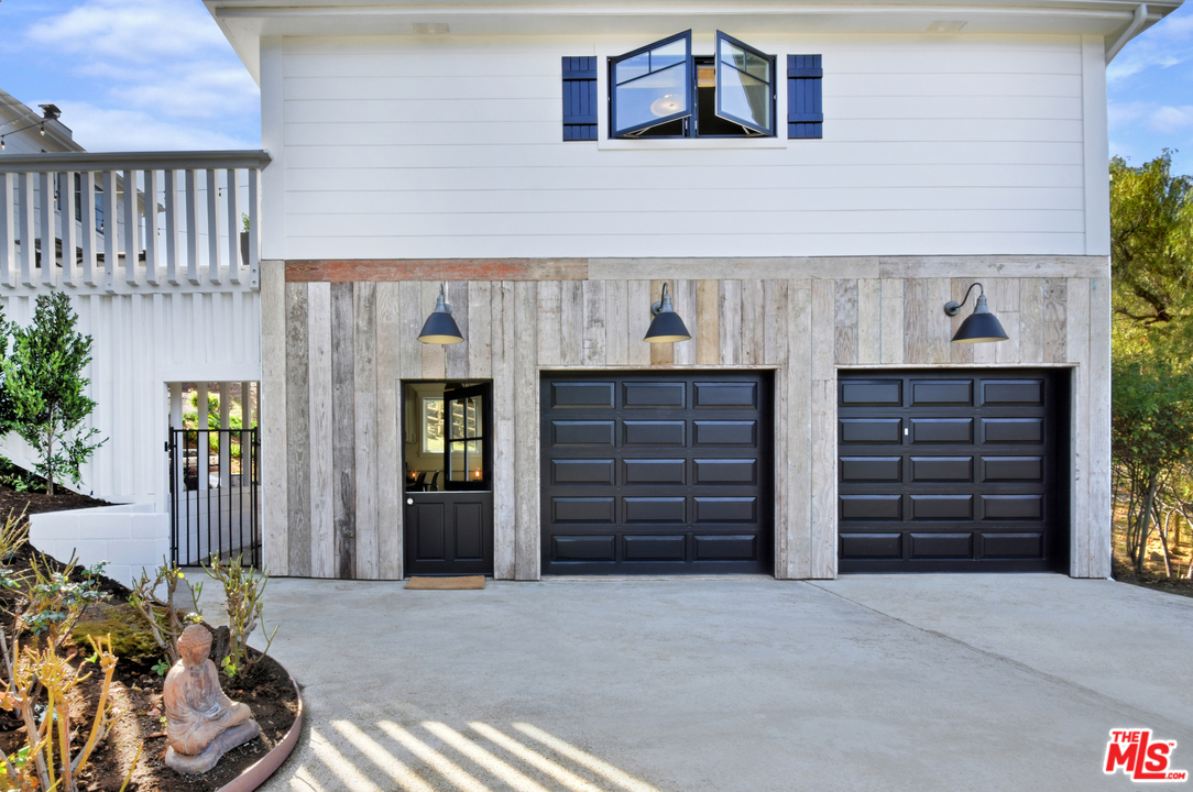 560 Cold Canyon Road Calabasas, CA 91302 - Photo 10 of 38 a front view of a house