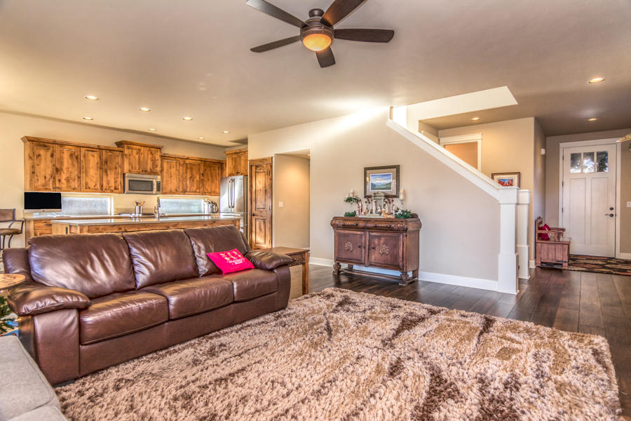 61057 Manhae Loop Bend, OR 97702 - Photo 4 of 24 6