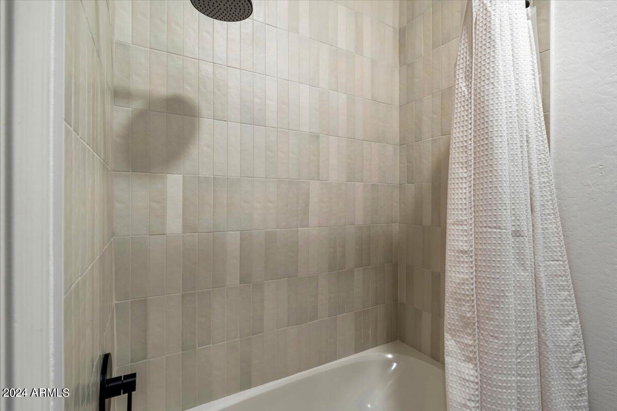 3126 East Harwell Road Phoenix, AZ 85042 - Photo 34 of 59 Bathroom