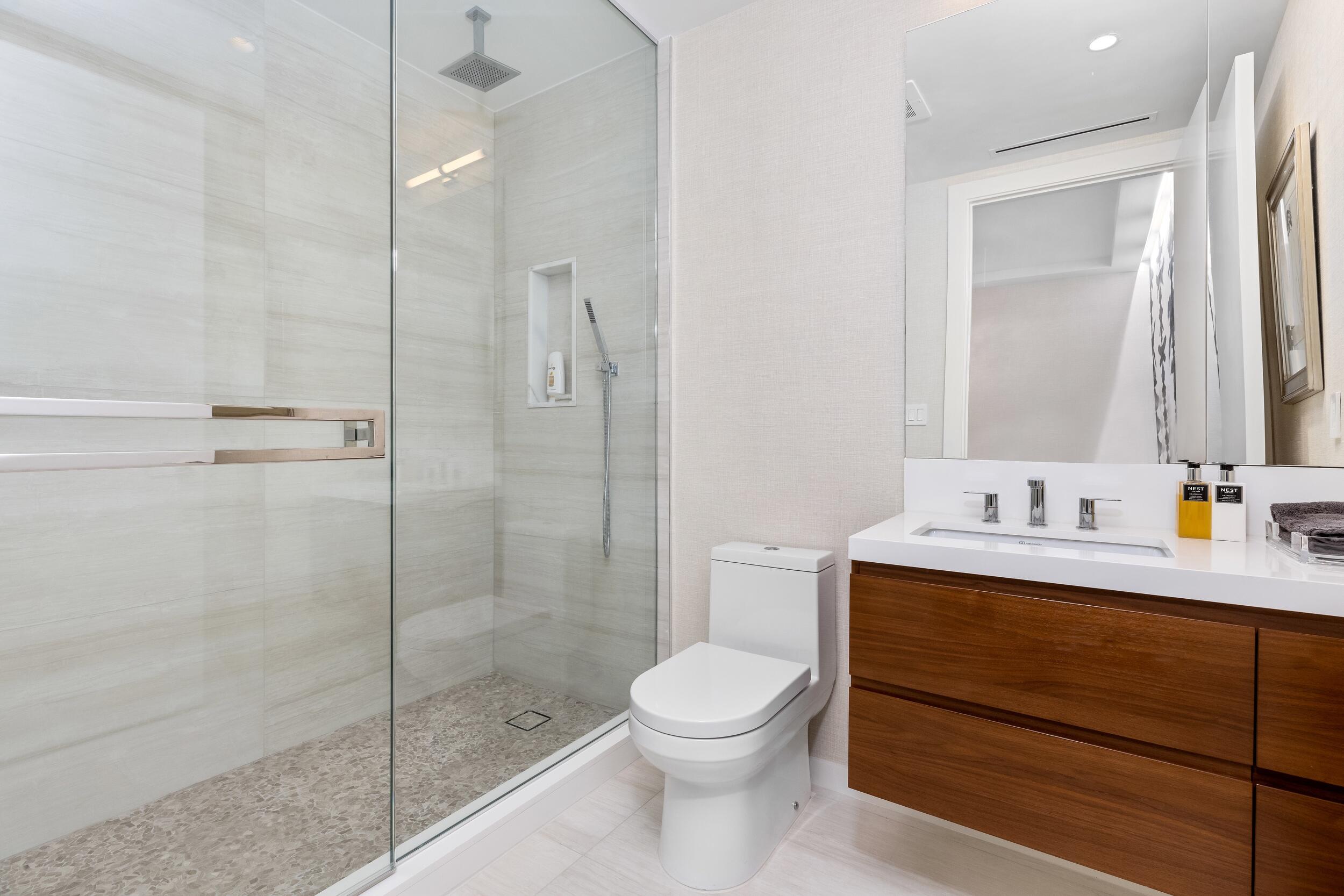 200 Southeast Mizner Boulevard, Unit 203 Boca Raton, FL 33432 - Photo 18 of 47 Guest Bathroom