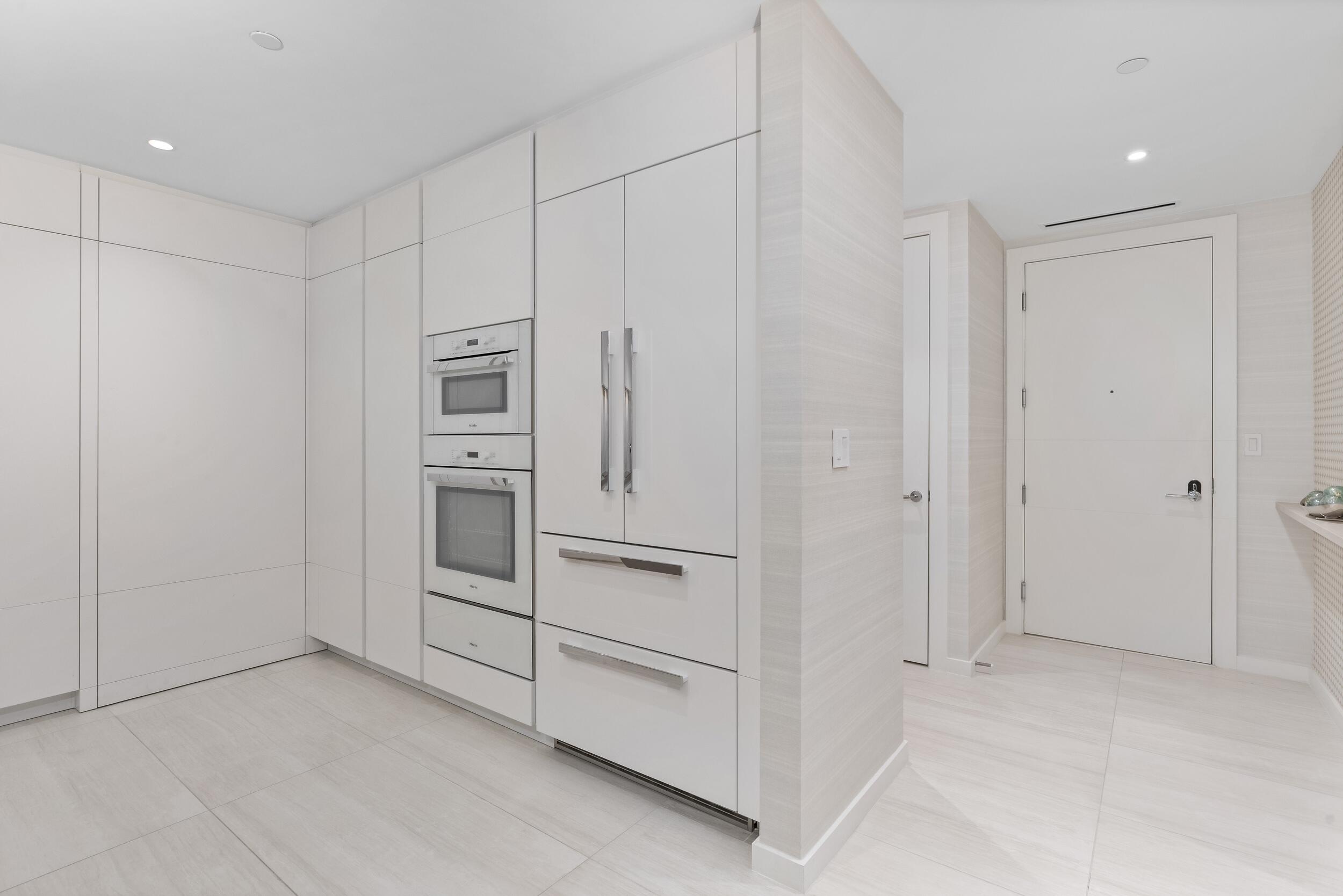 200 Southeast Mizner Boulevard, Unit 203 Boca Raton, FL 33432 - Photo 23 of 47 Kitchen