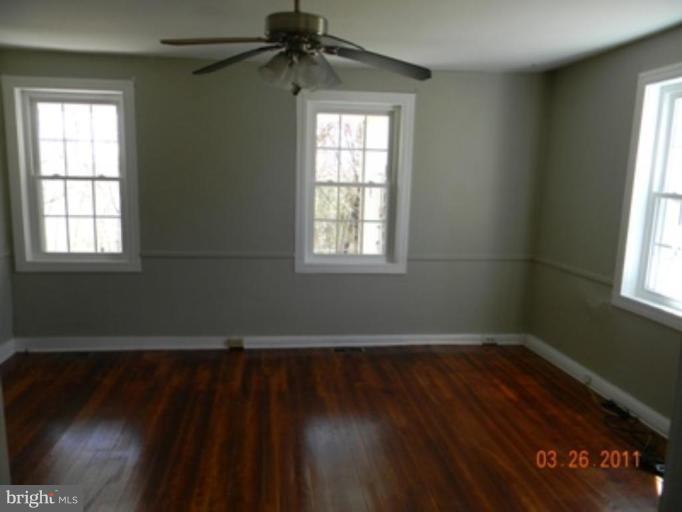 10402 Lenhart Road Frederick, MD 21701 - Photo 7 of 10 Living Room