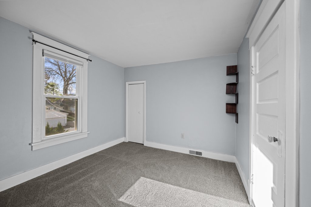 1179 26th Street Moline, IL 61265 - Photo 28 of 34 an empty room with windows and closet