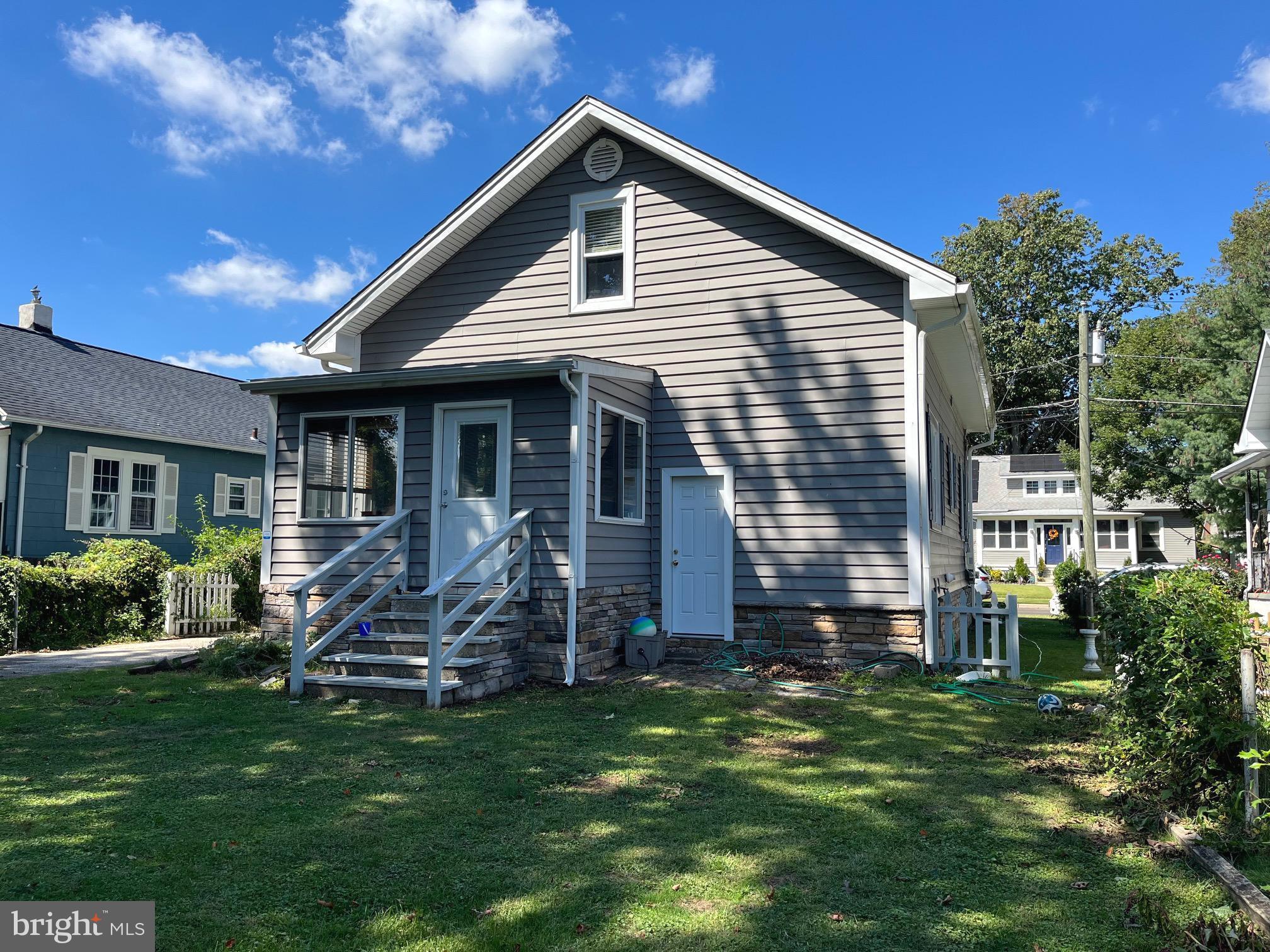 719 Hickory Street Delanco, NJ 08075 - Photo 5 of 29 a front view of house with a garden