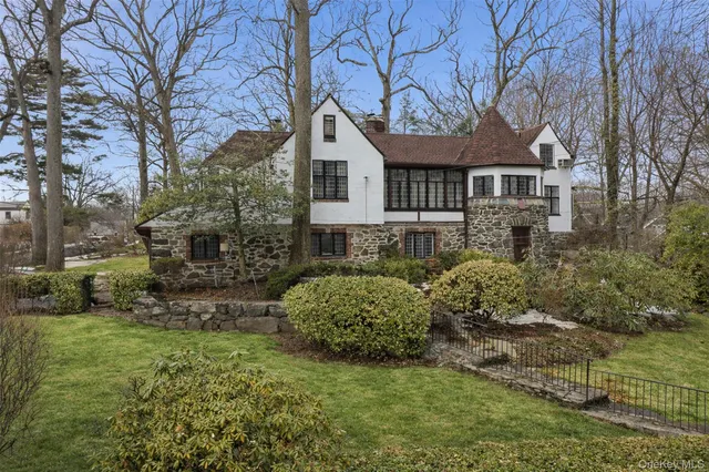 $1,499,000 | 2 Springdale Road, Larchmont, NY 10538