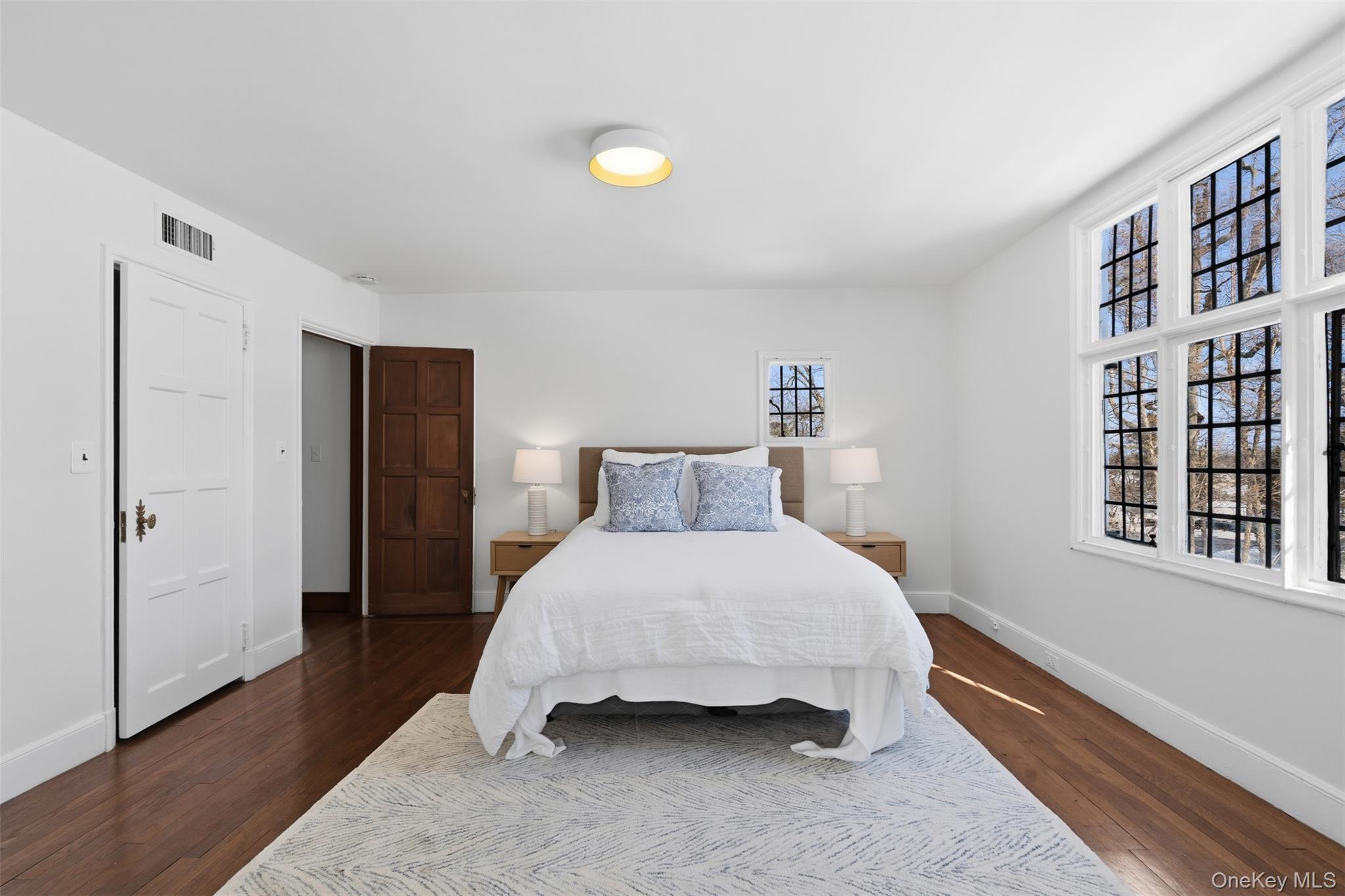 2 Springdale Road Larchmont, NY 10538 - Photo 18 of 32 Main level primary bedroom