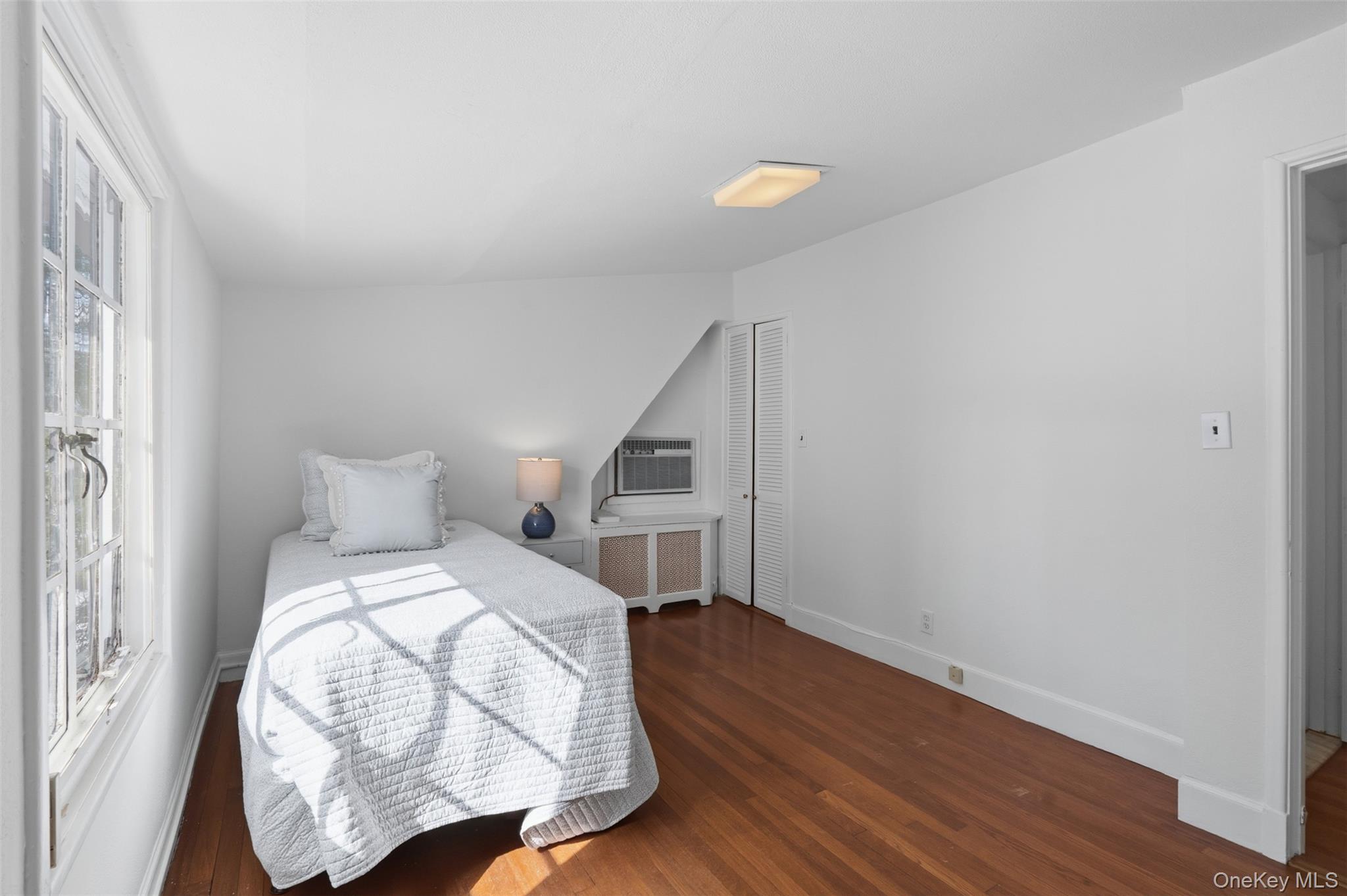 2 Springdale Road Larchmont, NY 10538 - Photo 23 of 32 Upstairs bedroom