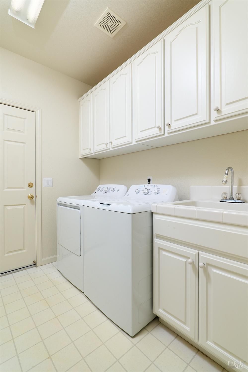 48 Augusta Court Rio Vista, CA 94571 - Photo 25 of 32 a utility room with granite countertop cabinets