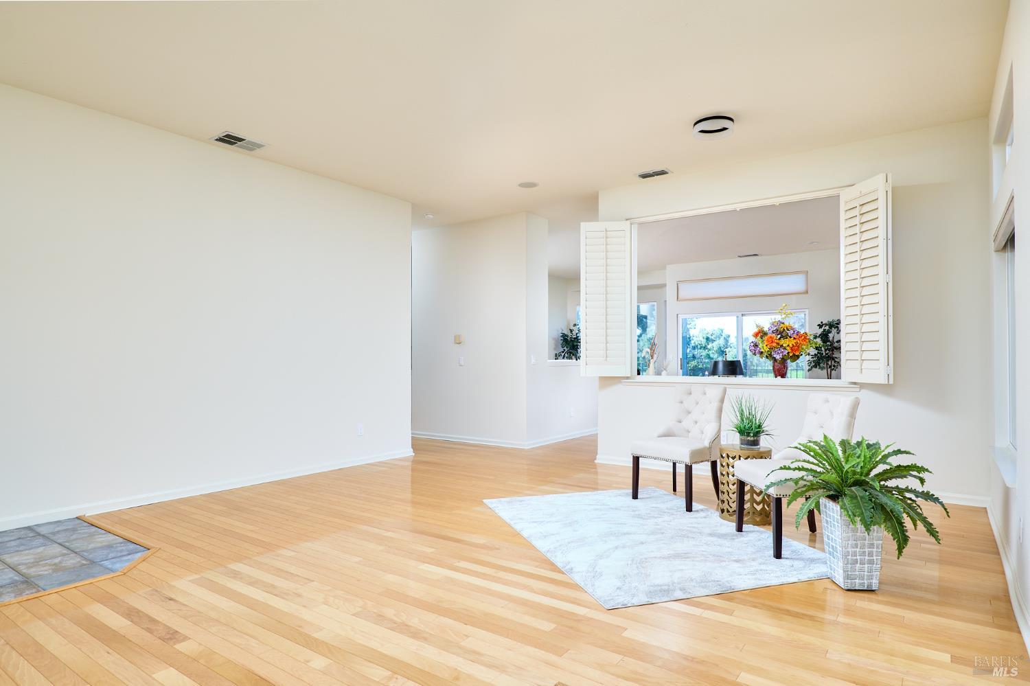 48 Augusta Court Rio Vista, CA 94571 - Photo 4 of 32 a view of kitchen with furniture and a potted plant