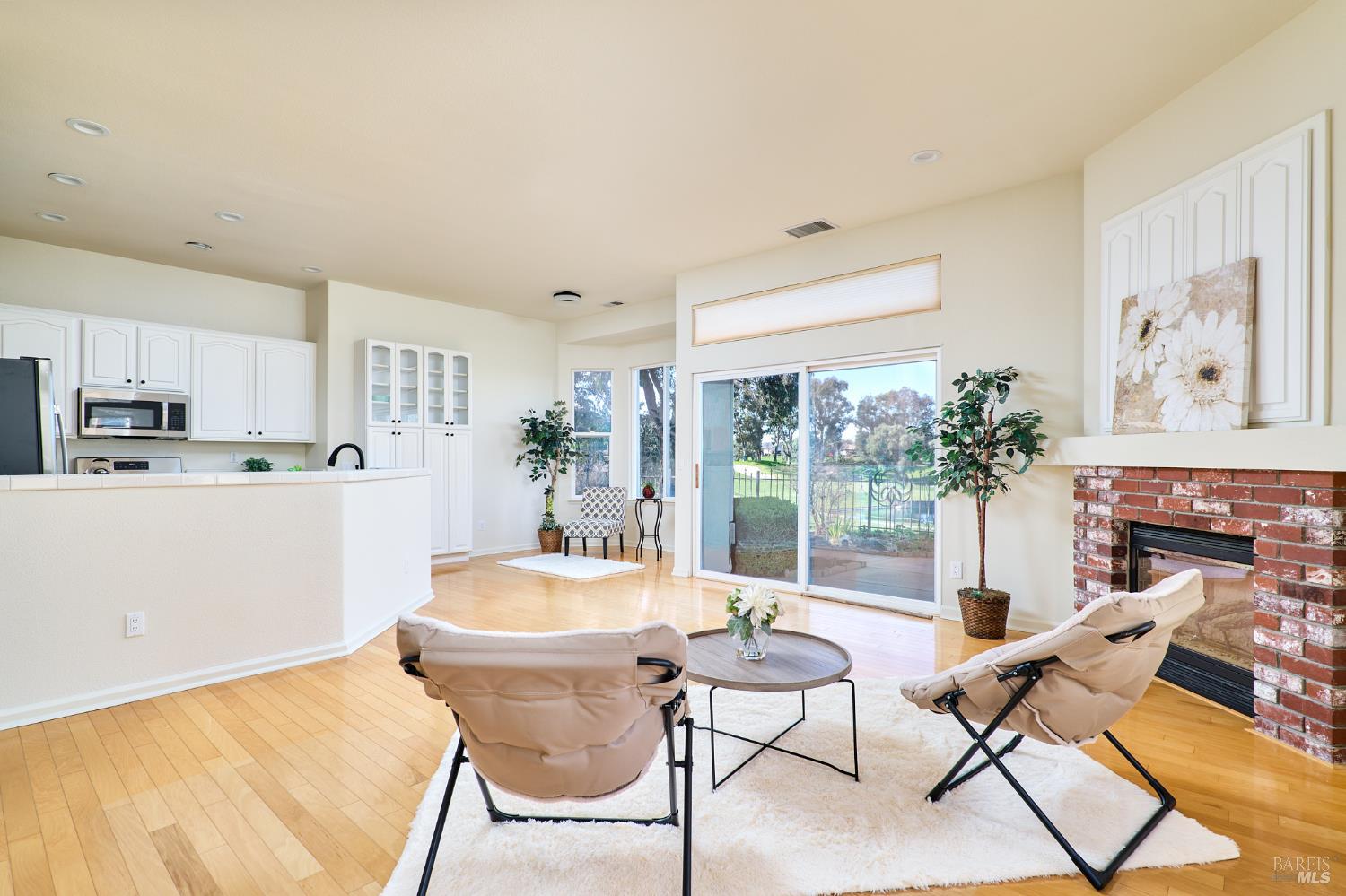 48 Augusta Court Rio Vista, CA 94571 - Photo 10 of 32 a dining room with furniture and window