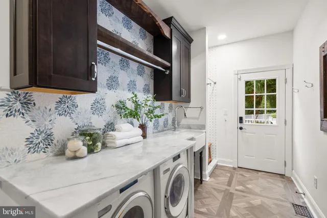 a house view with a outdoor space