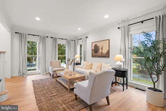 a view of a workspace with furniture