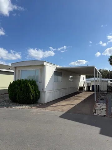 a view of a parking area