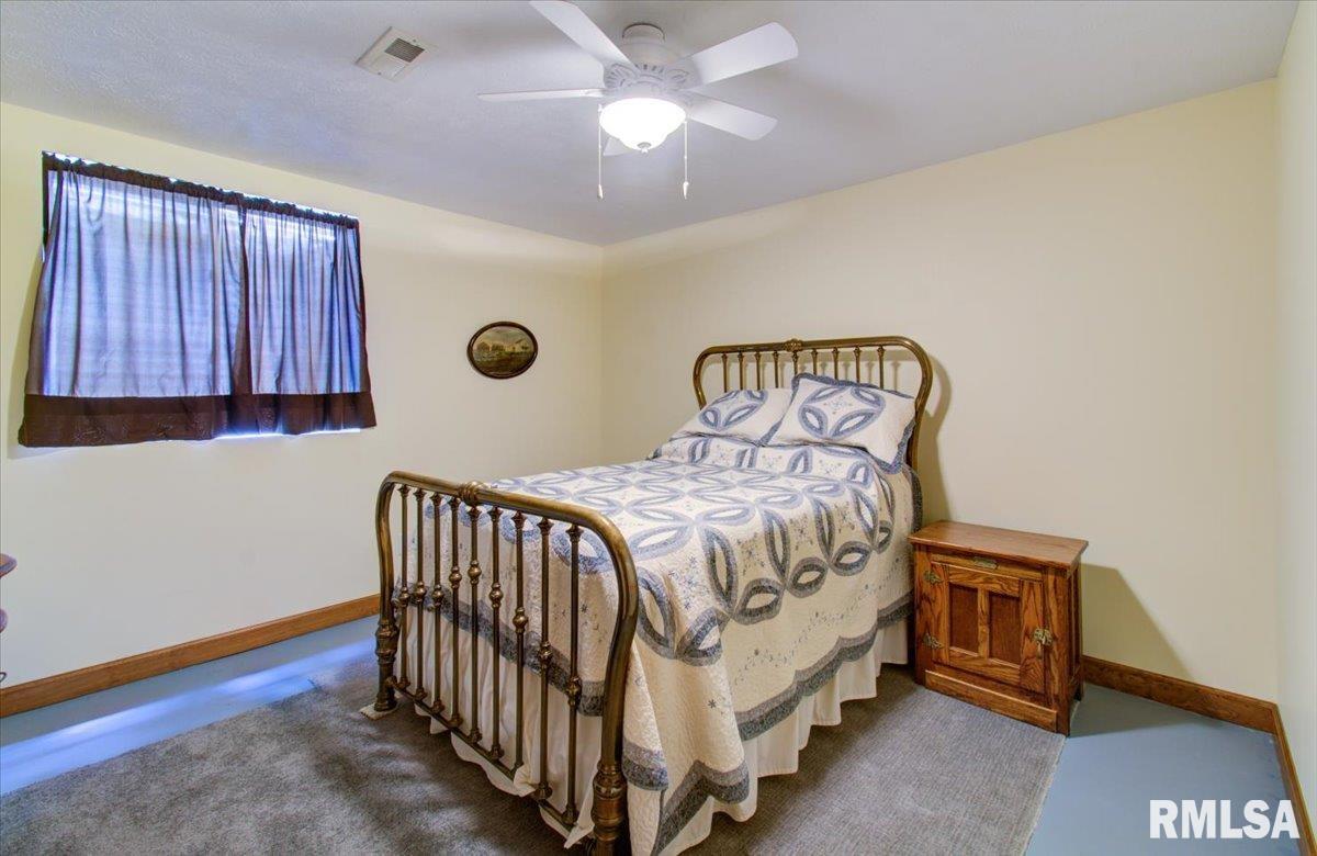 1412 Old Crows Way Springfield, IL 62712 - Photo 32 of 44 Gallery Image 32