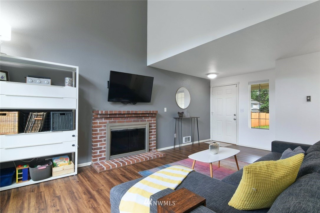1723 170th Place Southeast, Unit B Bothell, WA 98012 - Photo 4 of 15 Gallery Image 4