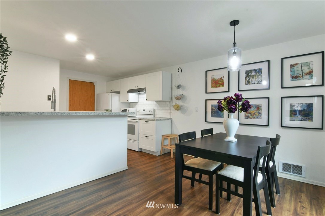 1723 170th Place Southeast, Unit B Bothell, WA 98012 - Photo 5 of 15 Gallery Image 5