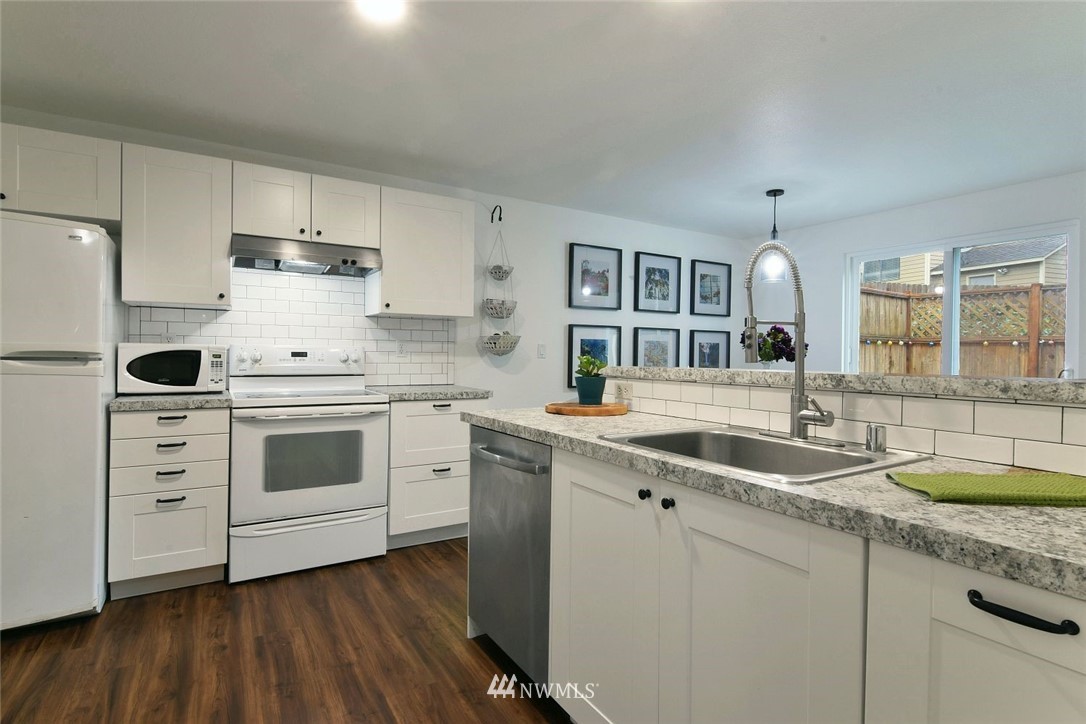 1723 170th Place Southeast, Unit B Bothell, WA 98012 - Photo 6 of 15 Gallery Image 6