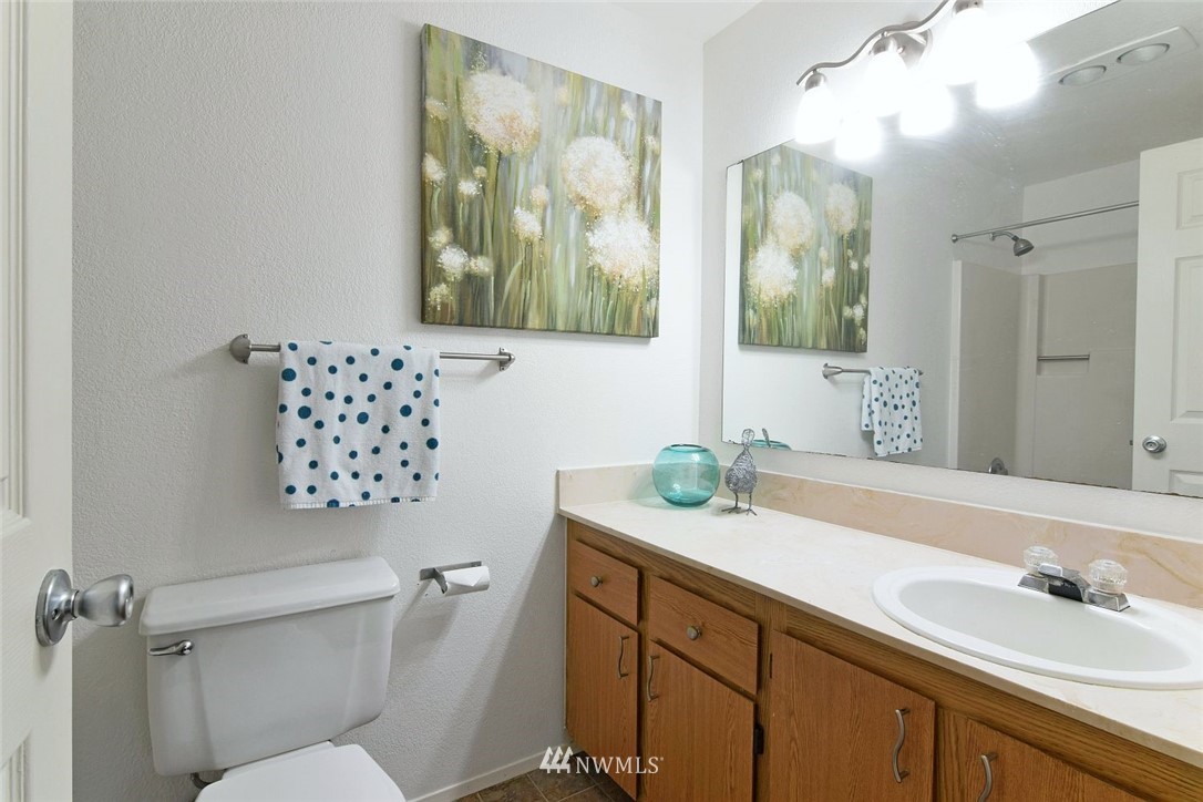 1723 170th Place Southeast, Unit B Bothell, WA 98012 - Photo 9 of 15 Gallery Image 9
