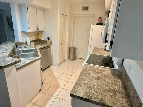 $1,800 | 737 Crest Pines Drive, Unit 613, Orlando, FL 32828