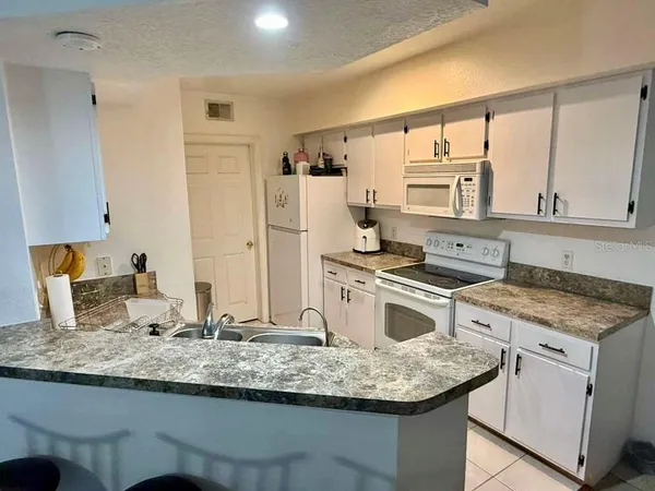 $1,800 | 737 Crest Pines Drive, Unit 613, Orlando, FL 32828