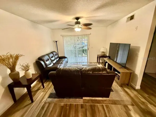 $1,800 | 737 Crest Pines Drive, Unit 613, Orlando, FL 32828