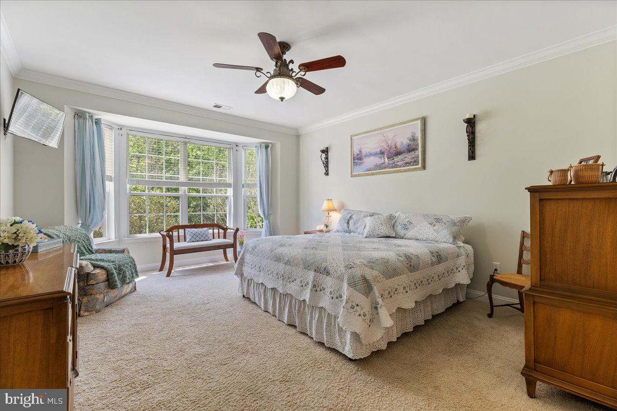 10 Fitzgerald Lane Columbus, NJ 08022 - Photo 13 of 33 a bedroom with a bed and a couch