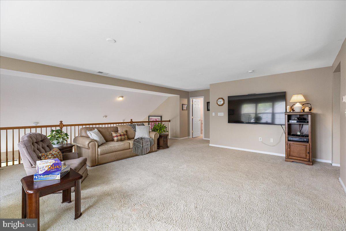 10 Fitzgerald Lane Columbus, NJ 08022 - Photo 23 of 33 a view of a livingroom with furniture and a couch