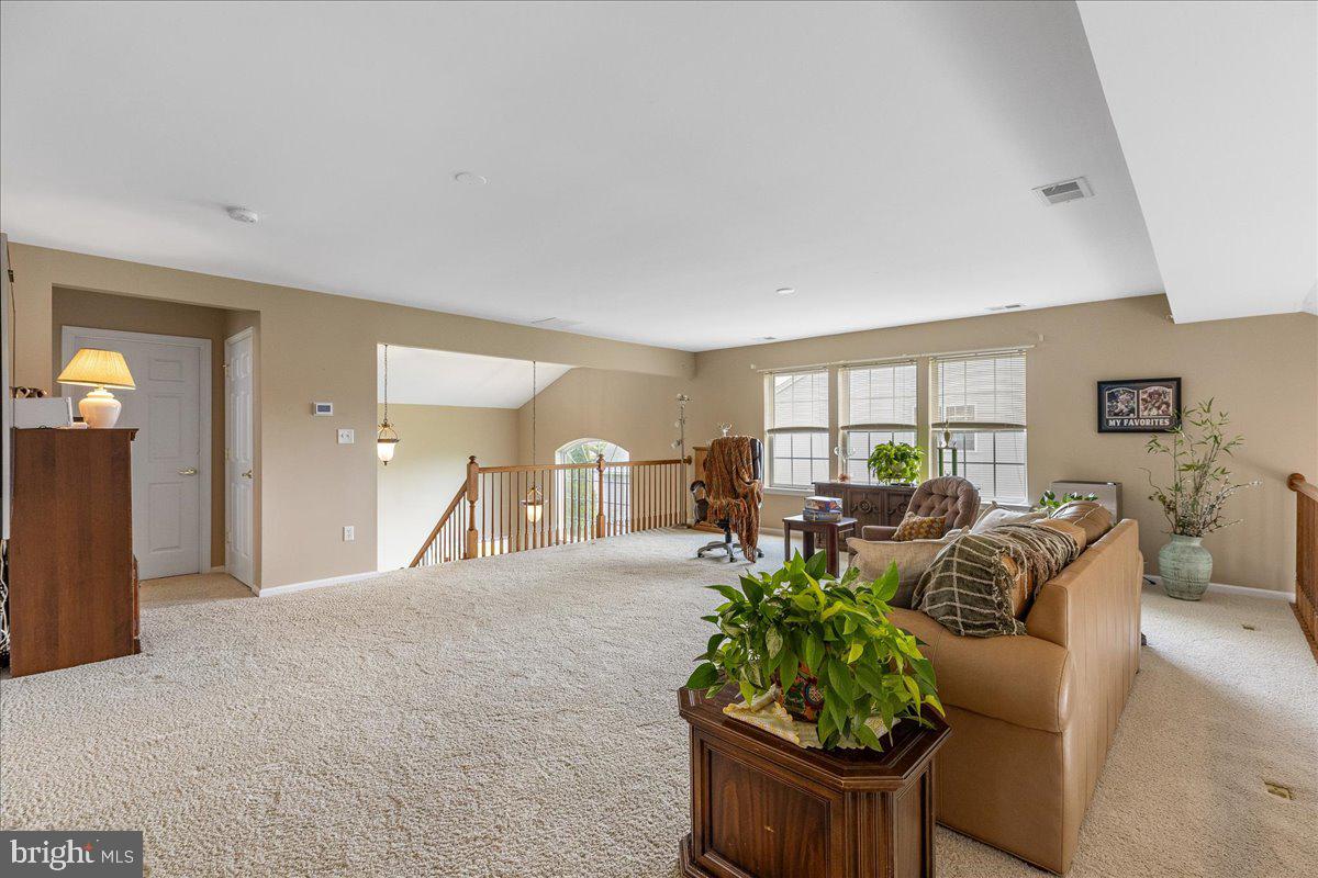10 Fitzgerald Lane Columbus, NJ 08022 - Photo 24 of 33 a living room with furniture potted plant and a window