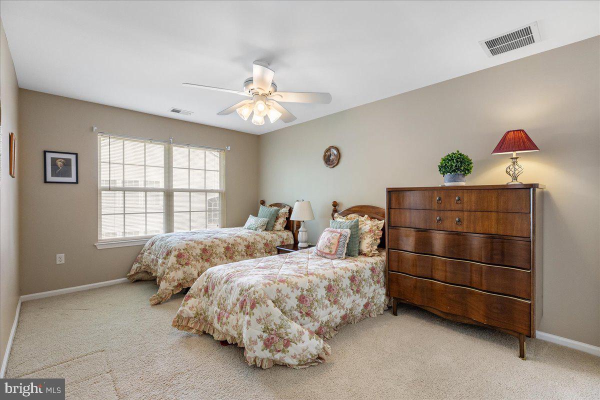 10 Fitzgerald Lane Columbus, NJ 08022 - Photo 27 of 33 a spacious bedroom with two bed and a window