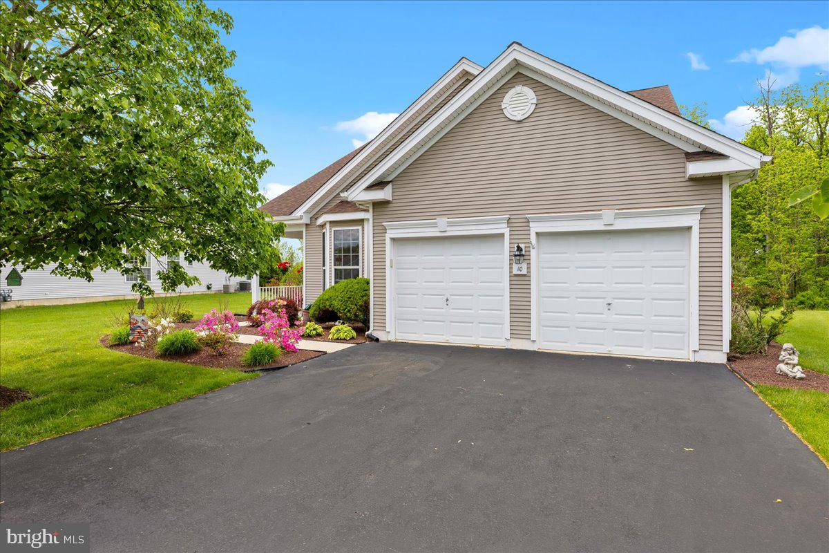 10 Fitzgerald Lane Columbus, NJ 08022 - Photo 33 of 33 a view of a house with a yard and garage