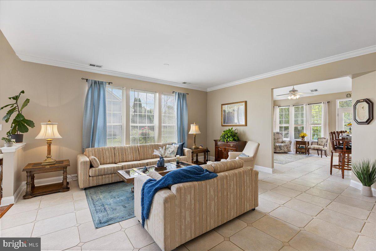 10 Fitzgerald Lane Columbus, NJ 08022 - Photo 5 of 33 a living room with furniture and a large window