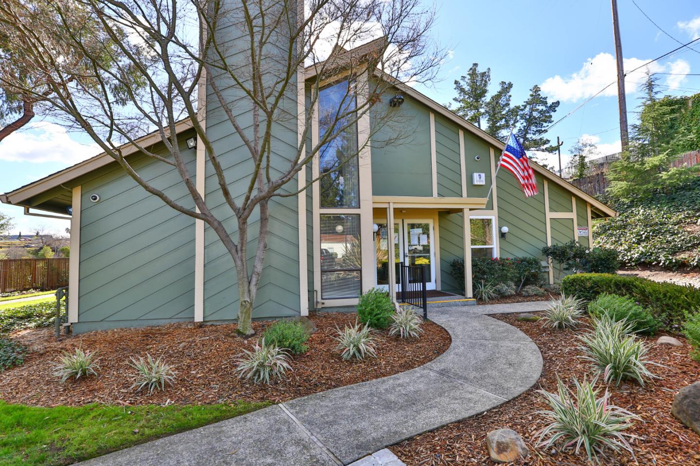 136 Timber Cove Drive, Unit 136 Campbell, CA 95008 - Photo 32 of 36 a front view of a house with garden and plants