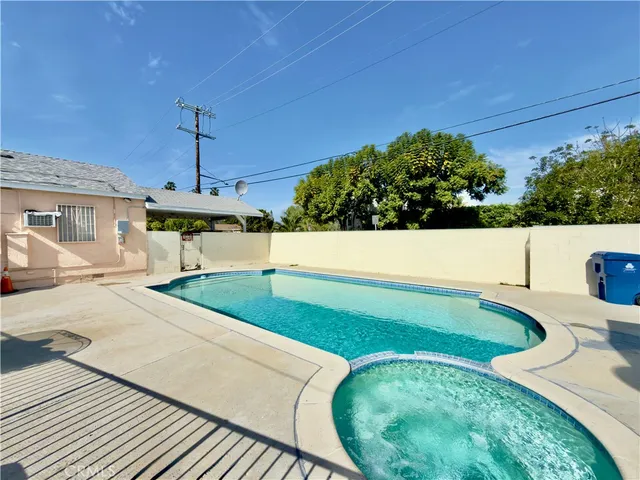 $1,599,000 | 5654 Stansbury Avenue, Van Nuys, CA 91401