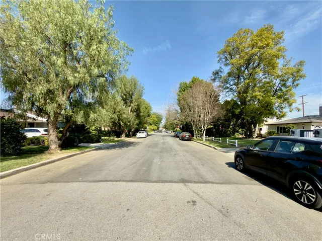 $1,599,000 | 5654 Stansbury Avenue, Van Nuys, CA 91401