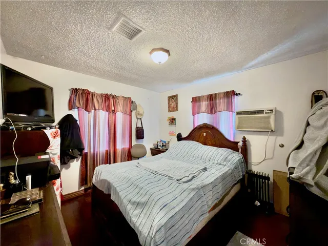 $1,599,000 | 5654 Stansbury Avenue, Van Nuys, CA 91401