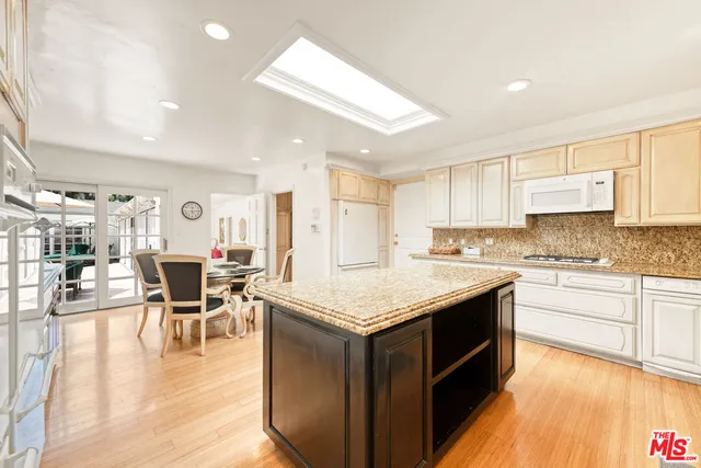 $25,000 | 1148 Coldwater Canyon Drive, Beverly Hills, CA 90210