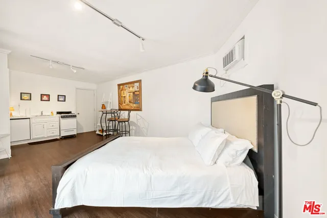 $25,000 | 1148 Coldwater Canyon Drive, Beverly Hills, CA 90210