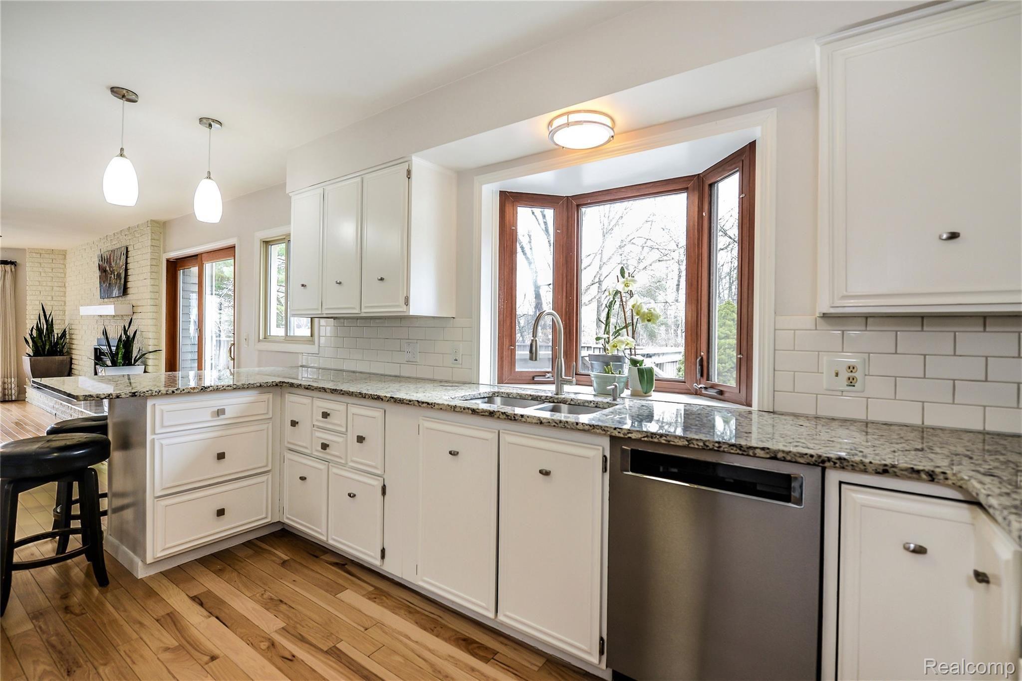2425 General Motors Road Milford, MI 48380 - Photo 12 of 54 KITCHEN
