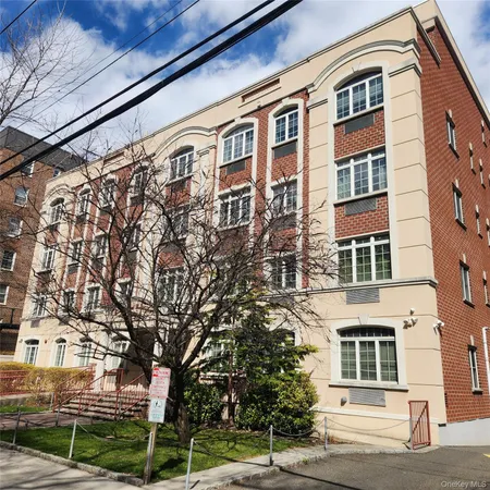 $3,400 | 85-15 120th Street, Unit 3A | Kew Gardens