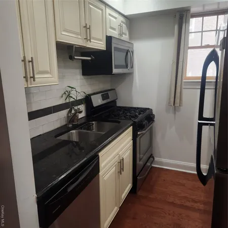 $3,400 | 85-15 120th Street, Unit 3A | Kew Gardens