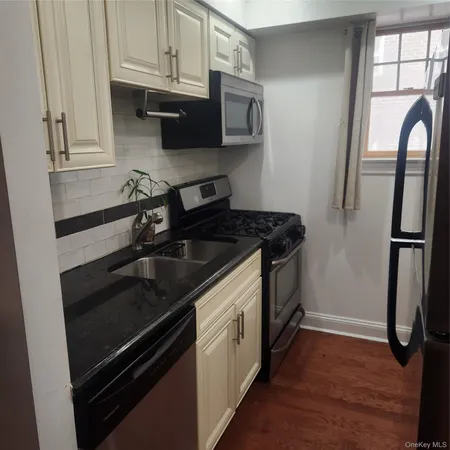 $3,400 | 85-15 120th Street, Unit 3A | Kew Gardens