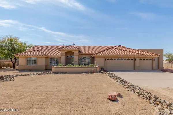 $950,000 | 205 East Irvine Road, Phoenix, AZ 85086