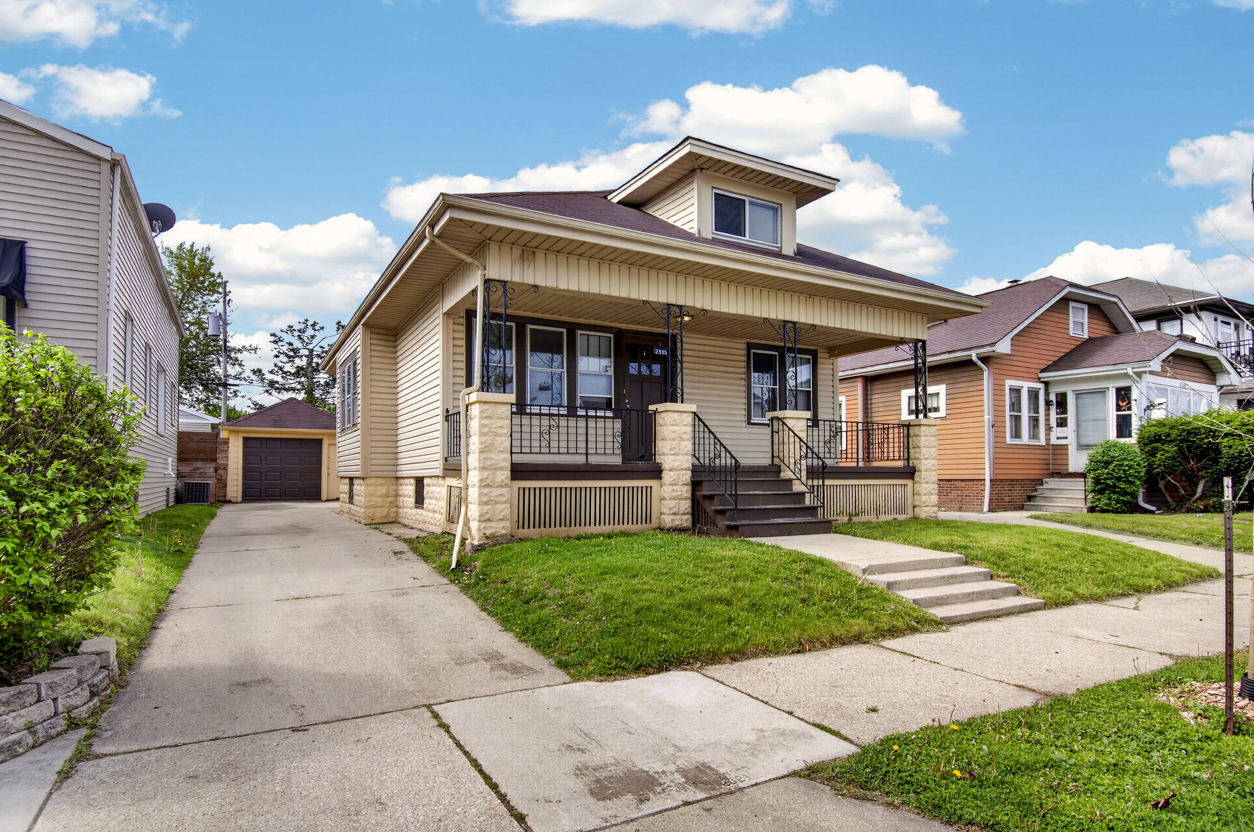 2335 Olive Street Racine, WI 53403 - Photo 2 of 21 IMG_3779