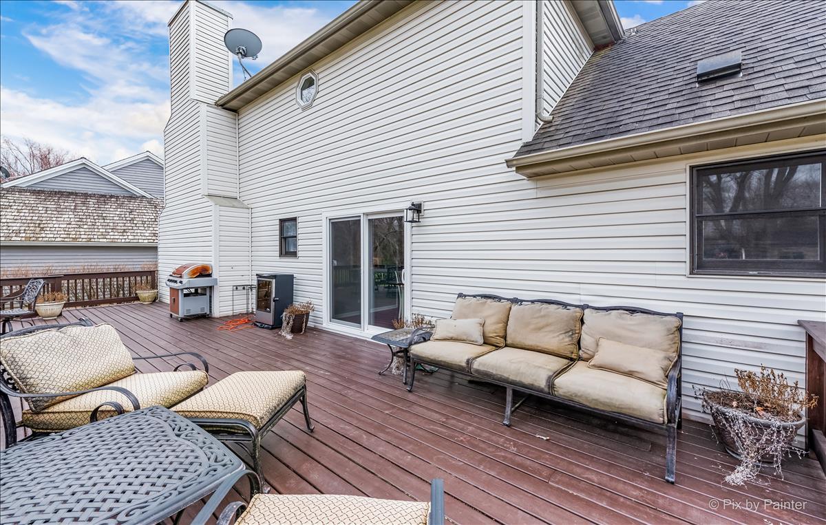 254 Perth Road Cary, IL 60013 - Photo 32 of 36 a outdoor space with patio furniture