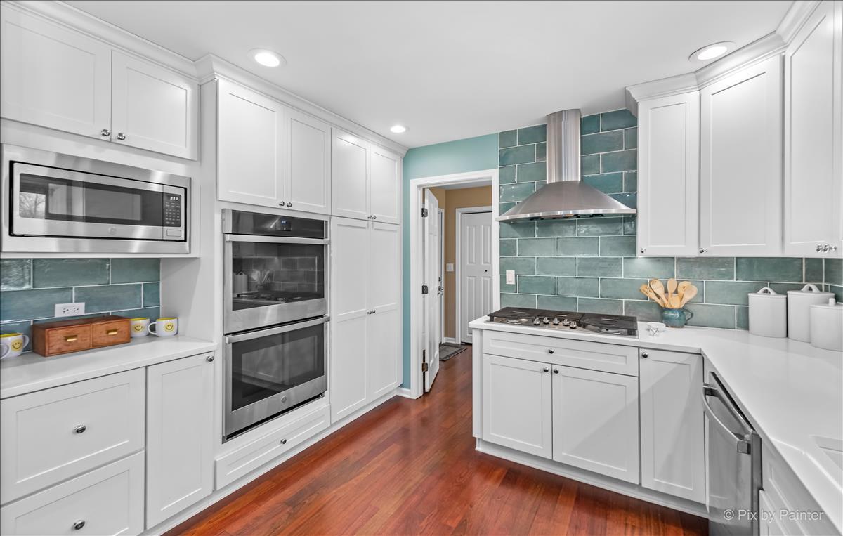 254 Perth Road Cary, IL 60013 - Photo 10 of 36 a kitchen with cabinets stainless steel appliances and wooden floor
