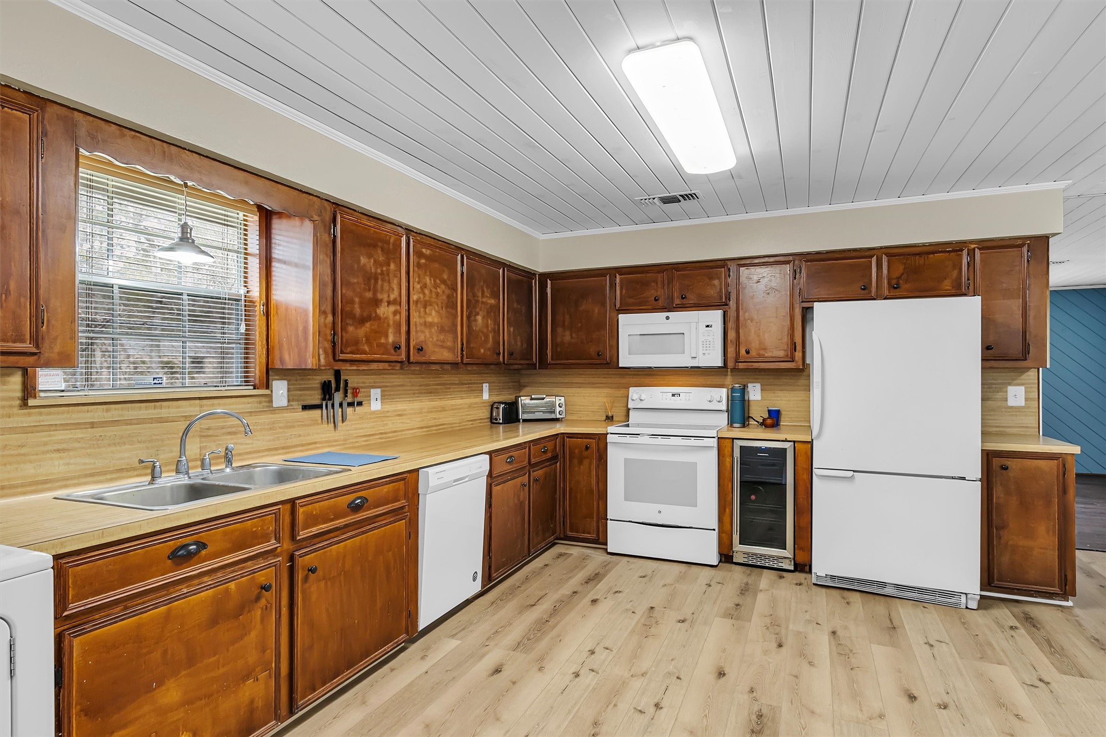 95 Main Street Huntsville, TX 77340 - Photo 11 of 30 a kitchen with sink a refrigerator and a stove