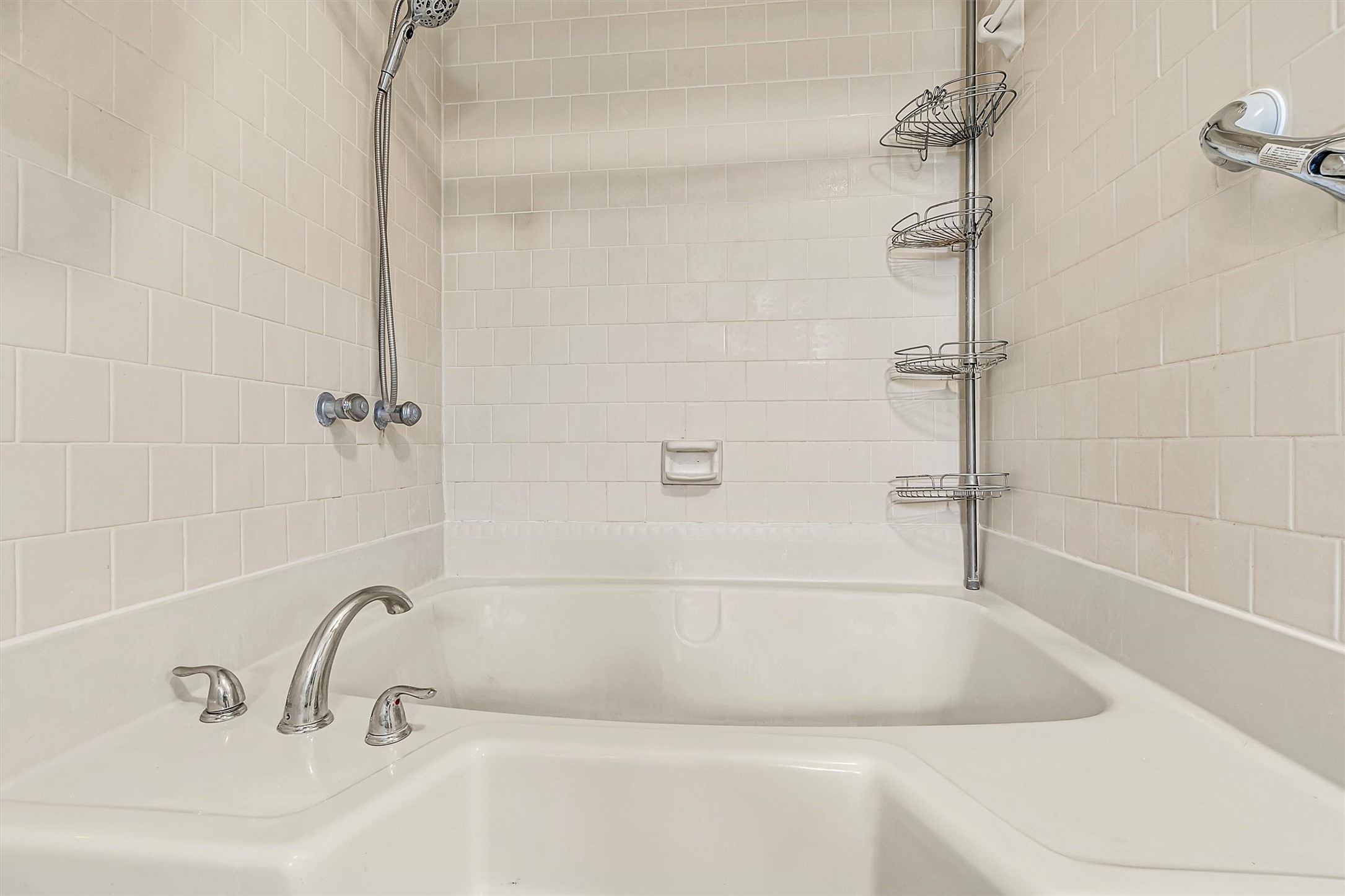95 Main Street Huntsville, TX 77340 - Photo 19 of 30 a close view of a bathtub in bathroom