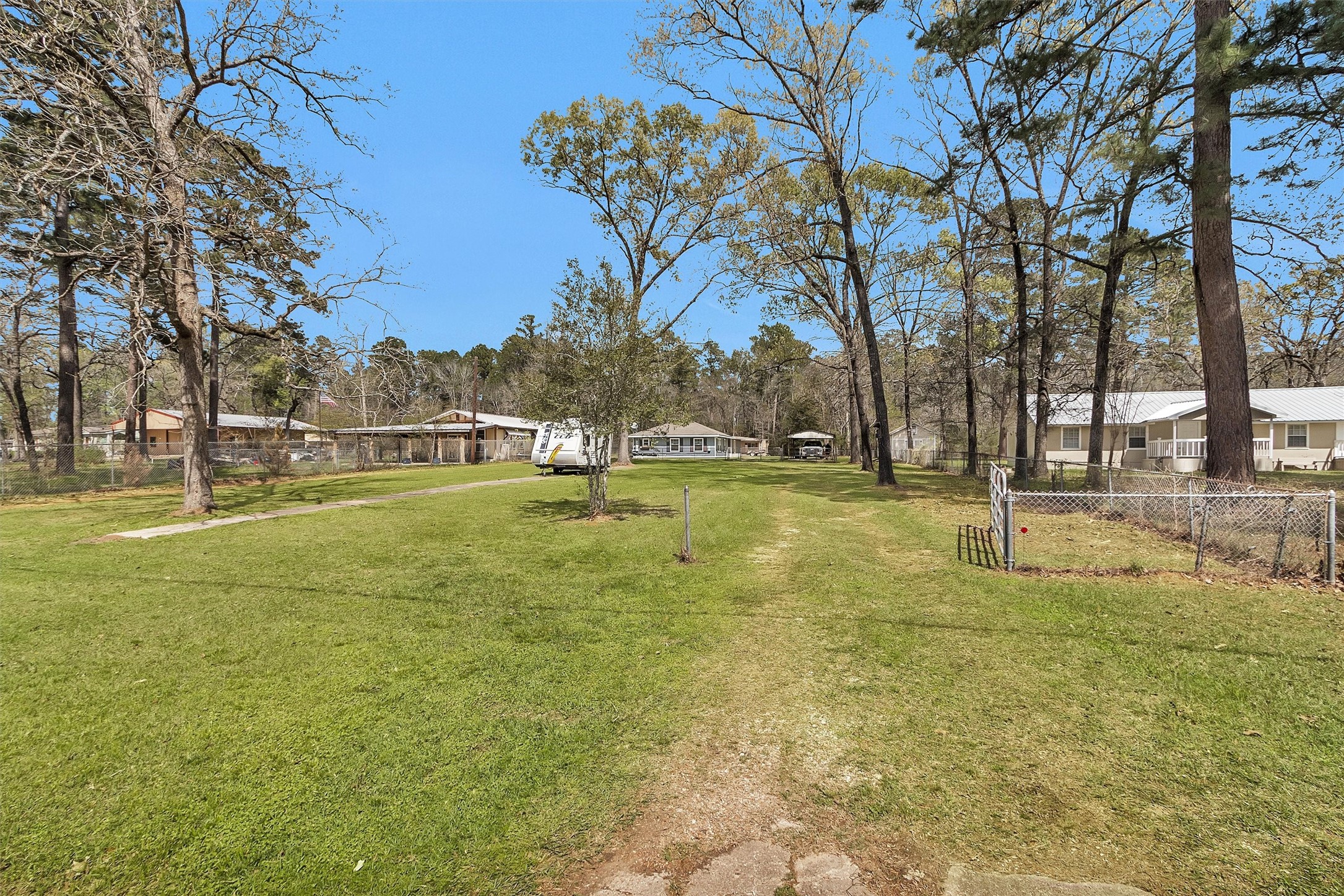 95 Main Street Huntsville, TX 77340 - Photo 4 of 30 a view of a park with large trees