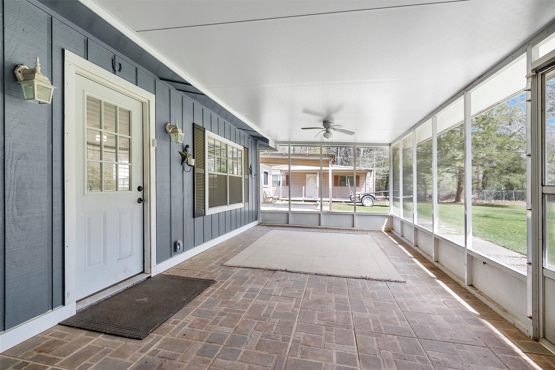 95 Main Street Huntsville, TX 77340 - Photo 6 of 30 a view of an entryway with a floor to ceiling window