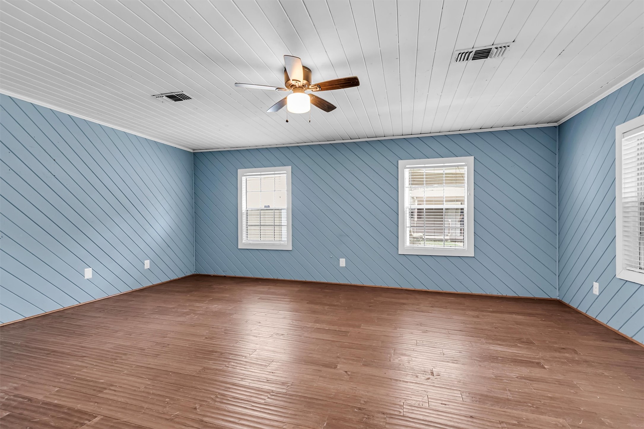 95 Main Street Huntsville, TX 77340 - Photo 9 of 30 a view of an empty room with wooden floor and a window
